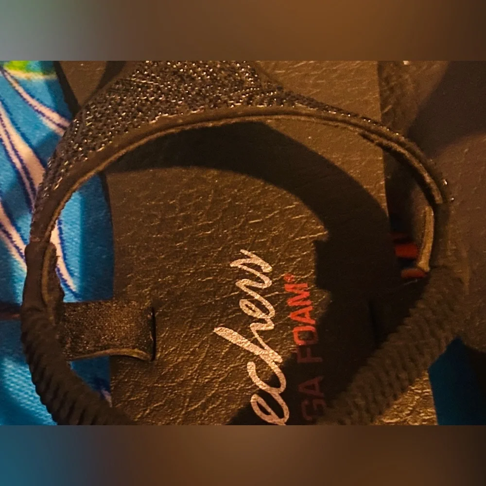 Sketchers rhinestone sling back thong with yoga, Yoga Foam cushioned /Size 9